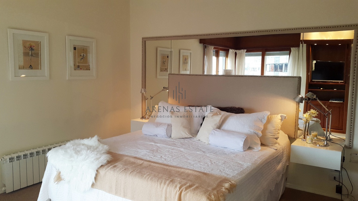 Casa ID.3949 - VENDE EXCELENTE CASA DE 4 DORMITORIOS EN PLAYA MANSA, PUNTA DEL ESTE 