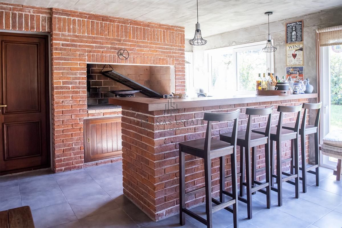 Casa ID.3957 - Vende casa en Playa Mansa, Punta del Este