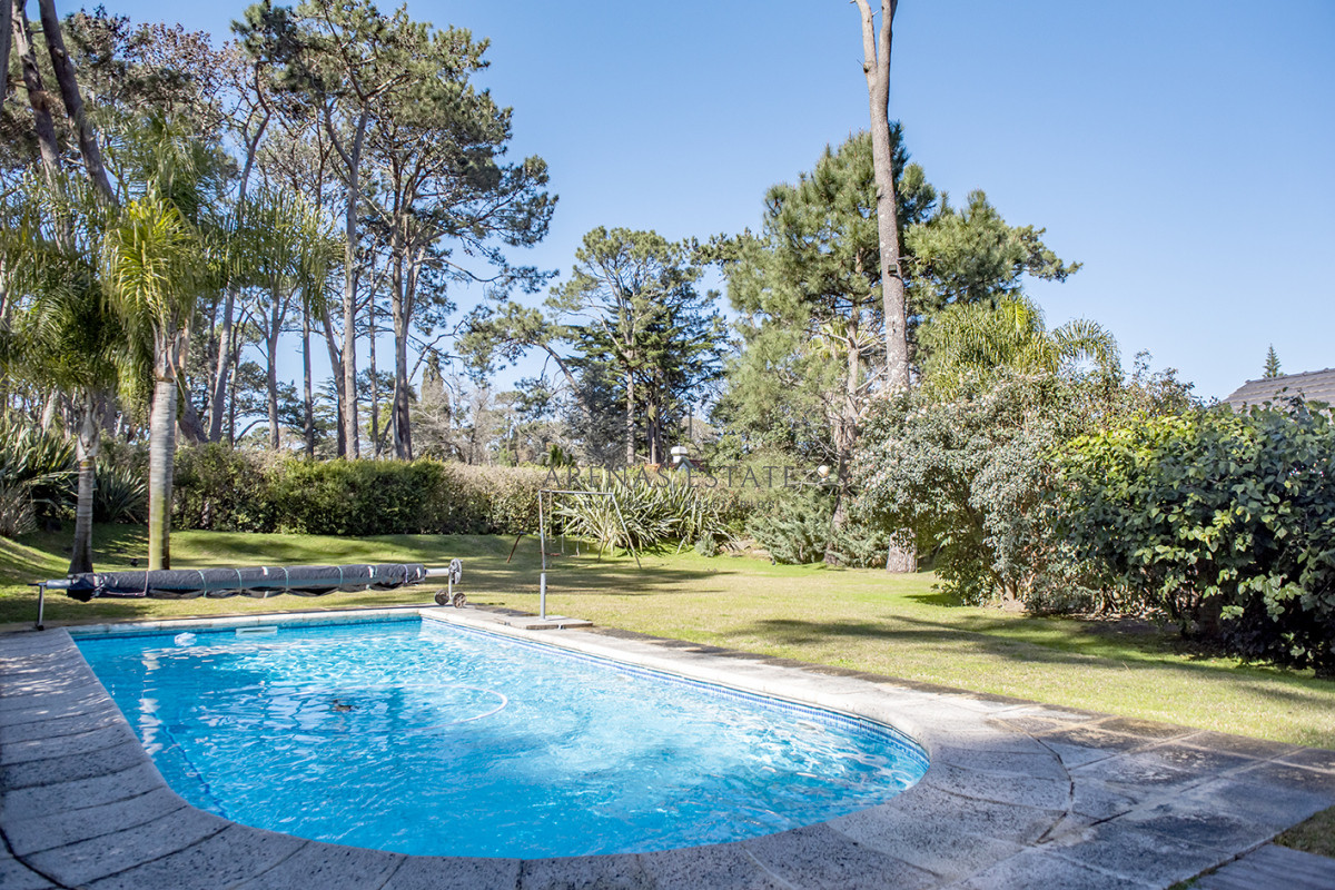Casa ID.3957 - Vende casa en Playa Mansa, Punta del Este