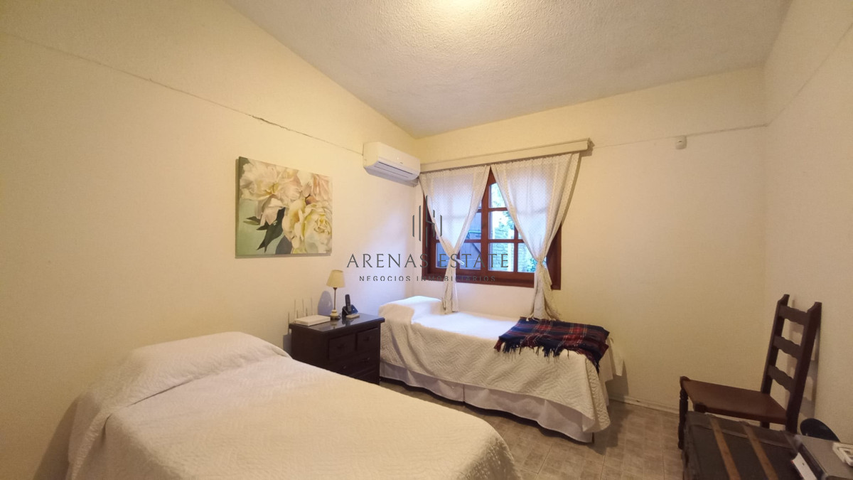 Casa ID.2428 - Vende casa de 3 dormitorios (incluye depp), en Parada 4 de Playa Mansa, Punta del Este 