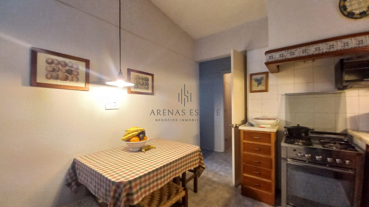 Casa ID.2428 - Vende casa de 3 dormitorios (incluye depp), en Parada 4 de Playa Mansa, Punta del Este 