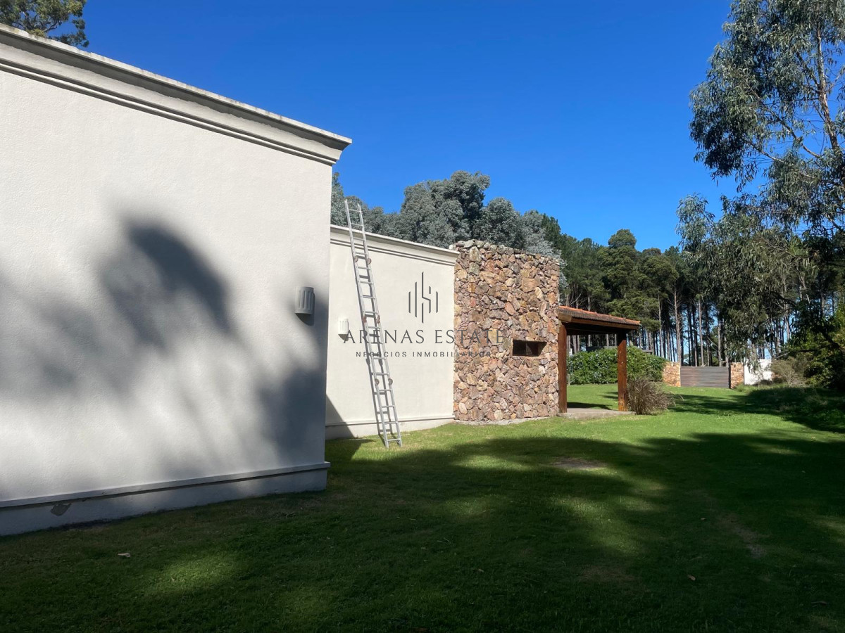 Casa ID.4007 - Vende impresionante casa en Punta Ballena de 2 dormitorios.