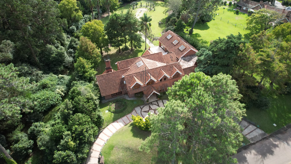 Casa ID.2387 - Propiedad exclusiva ubicada en Golf, Punta del este 
