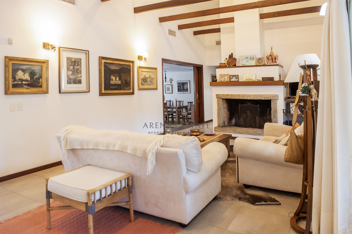 Casa ID.3957 - Vende casa en Playa Mansa, Punta del Este
