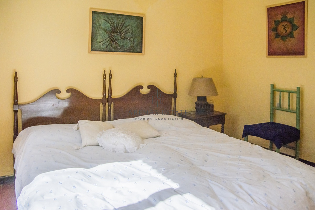 Casa ID.2421 - VENDE CASA DE 3 DORMITORIOS EN PLAYA MANSA, CON AMPLIO TERRENO EN PUNTA DEL ESTE