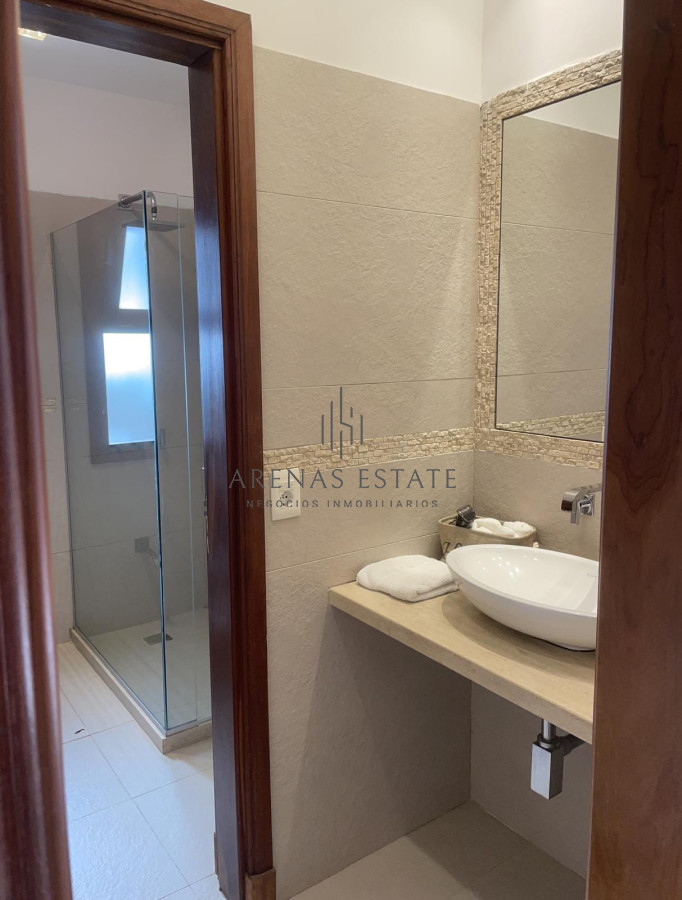 Casa ID.4007 - Vende impresionante casa en Punta Ballena de 2 dormitorios.