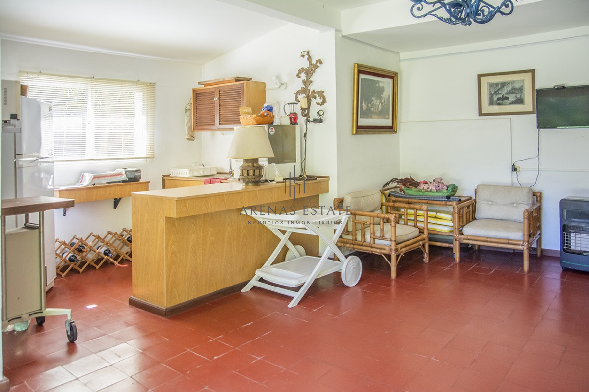 Casa ID.2421 - VENDE CASA DE 3 DORMITORIOS EN PLAYA MANSA, CON AMPLIO TERRENO EN PUNTA DEL ESTE