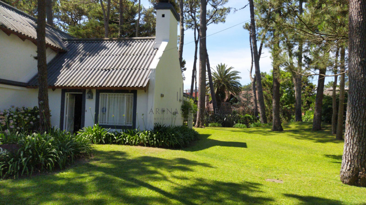 Casa ID.2839 - Casa en Venta de 3 dormitorios en Aidy Grill , Punta del este 