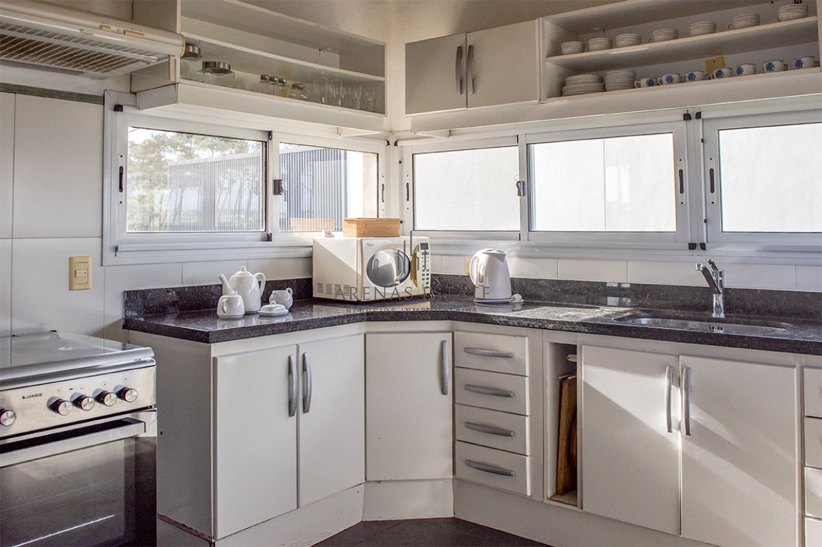 Casa ID.3304 - Casa en Venta de 4 dormitorios en Chihuahua , Punta del este 