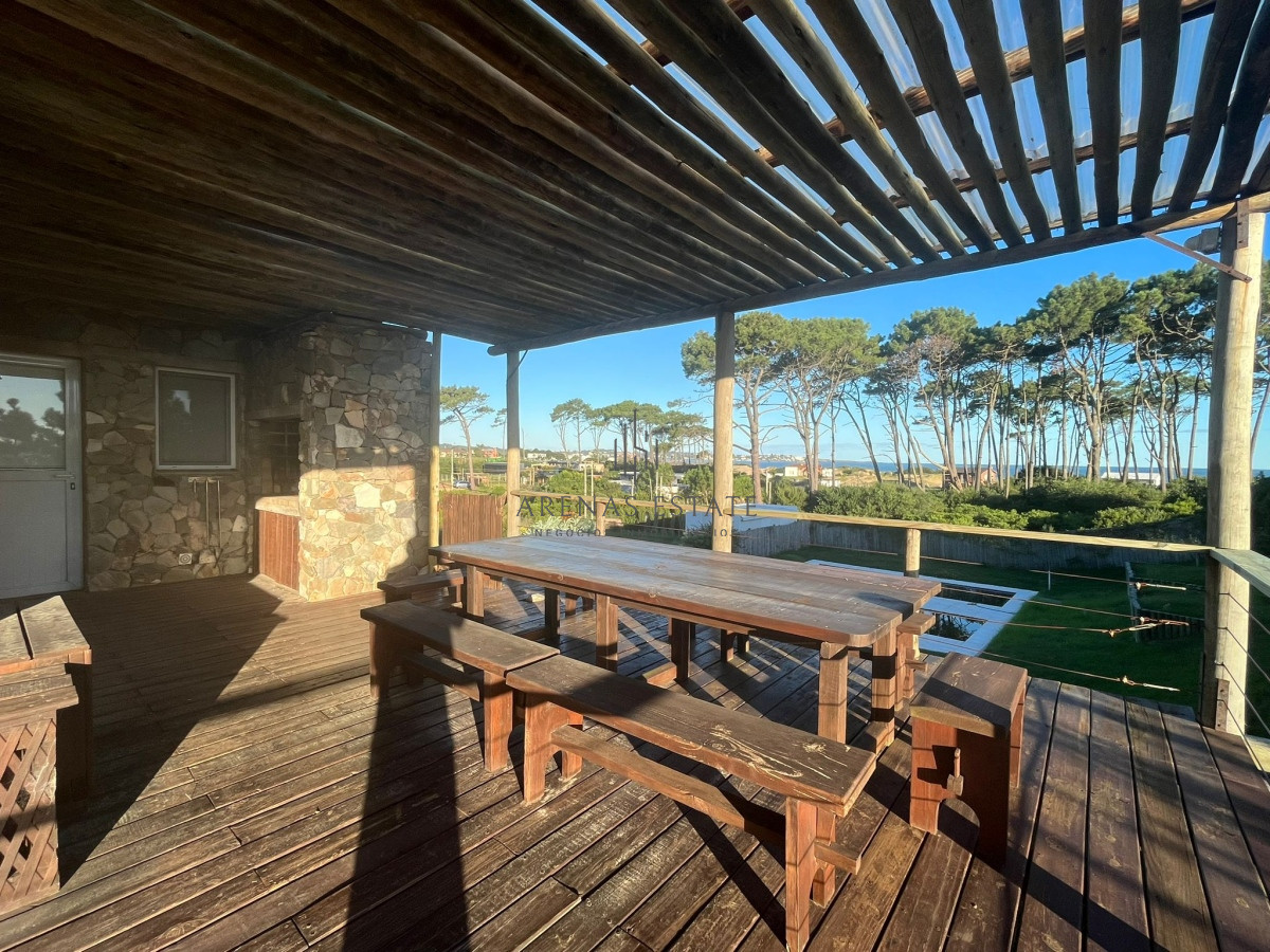 Casa ID.3304 - Casa en Venta de 4 dormitorios en Chihuahua , Punta del este 