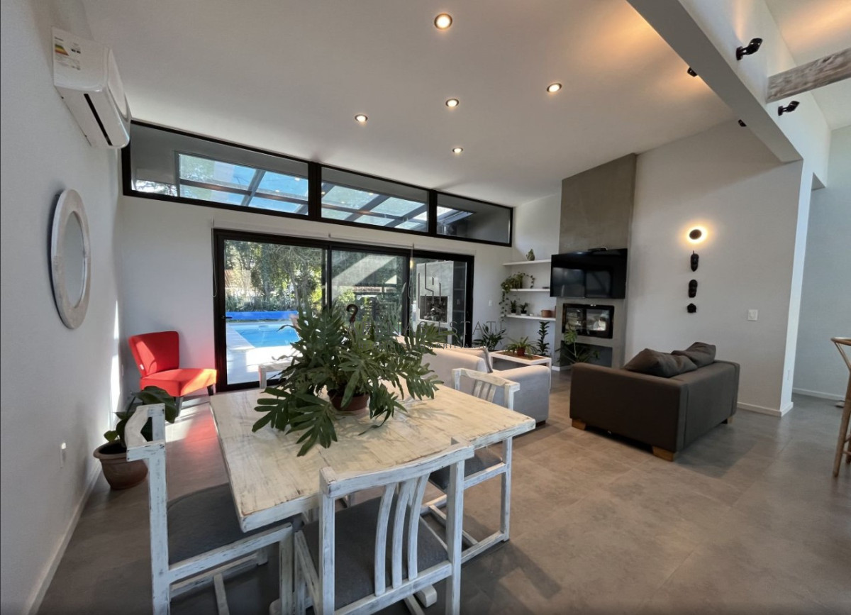 Casa ID.2909 - Vende casa en espectacular estado, Punta del Este 