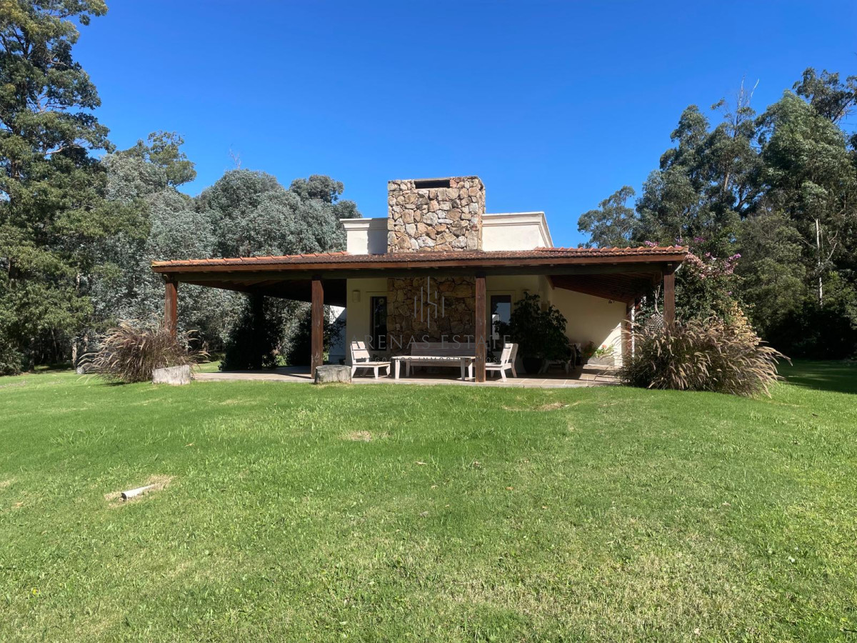 Casa ID.4007 - Vende impresionante casa en Punta Ballena de 2 dormitorios.