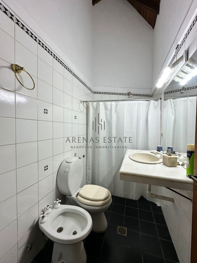 Casa ID.2954 - Vende casa de 4 dormitorios con piscina y gran parque en Golf, Punta del Este