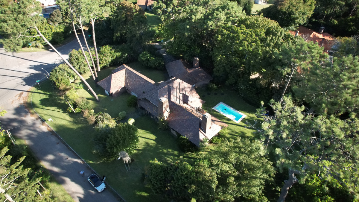 Casa ID.3955 - Hermosa mansión en Golf de 6 dormitorios , Punta del Este