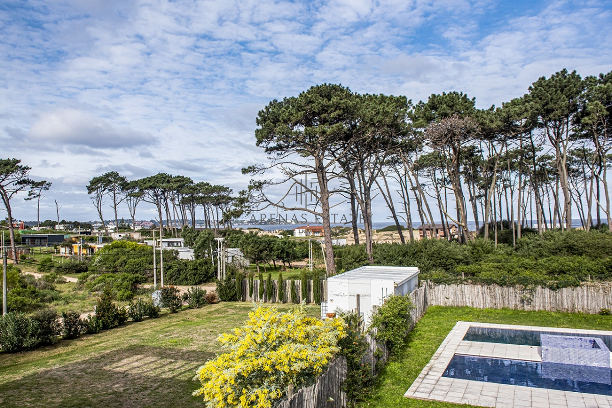 Casa ID.3304 - Casa en Venta de 4 dormitorios en Chihuahua , Punta del este 