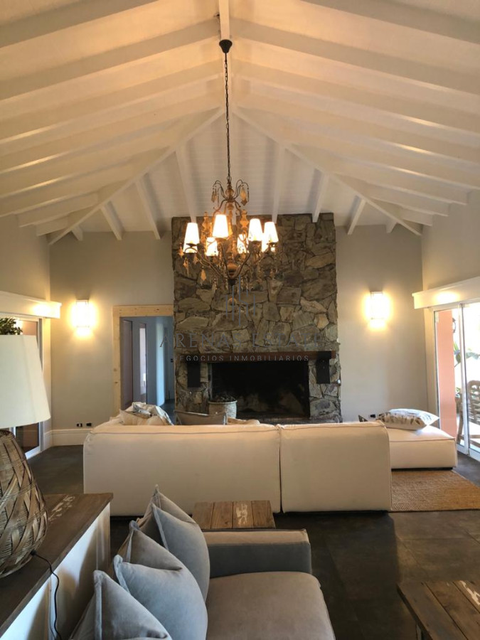 Casa ID.4008 - CASA CON ESTILO Y DISEÑO