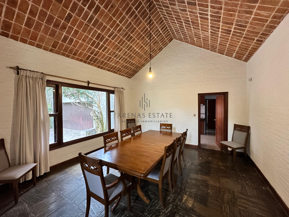 Casa ID.3958 - En venta casa en Barrio Golf, Punta del Este de 6 dormitorios.