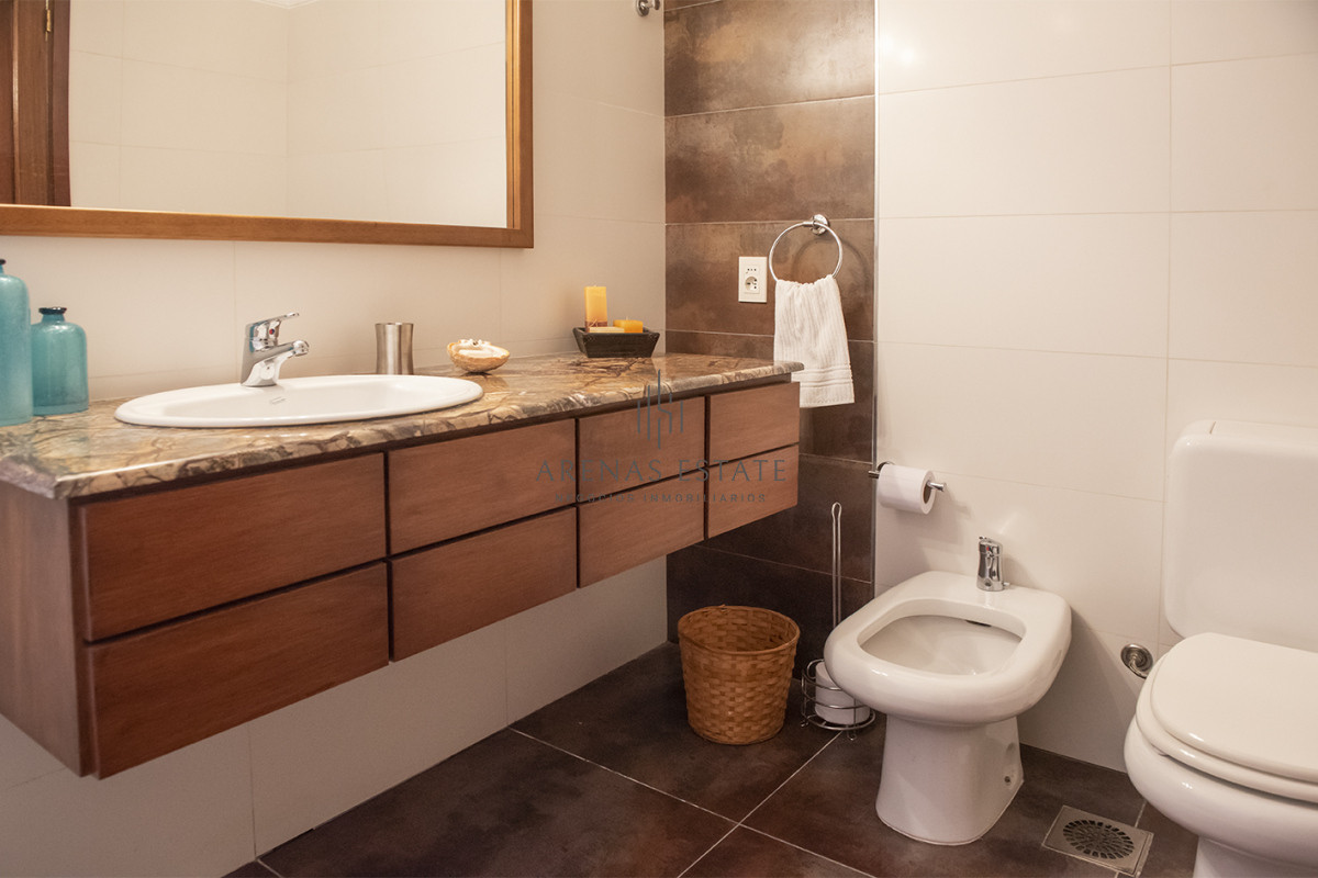 Casa ID.3957 - Vende casa en Playa Mansa, Punta del Este