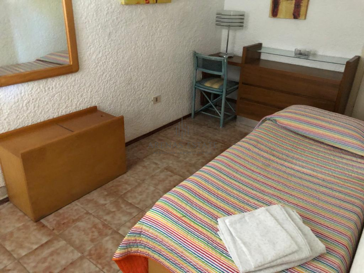 Casa ID.2871 - Muy buena propiedad en venta, 5 dormitorios en barrio Cantegril, Punta del Este 