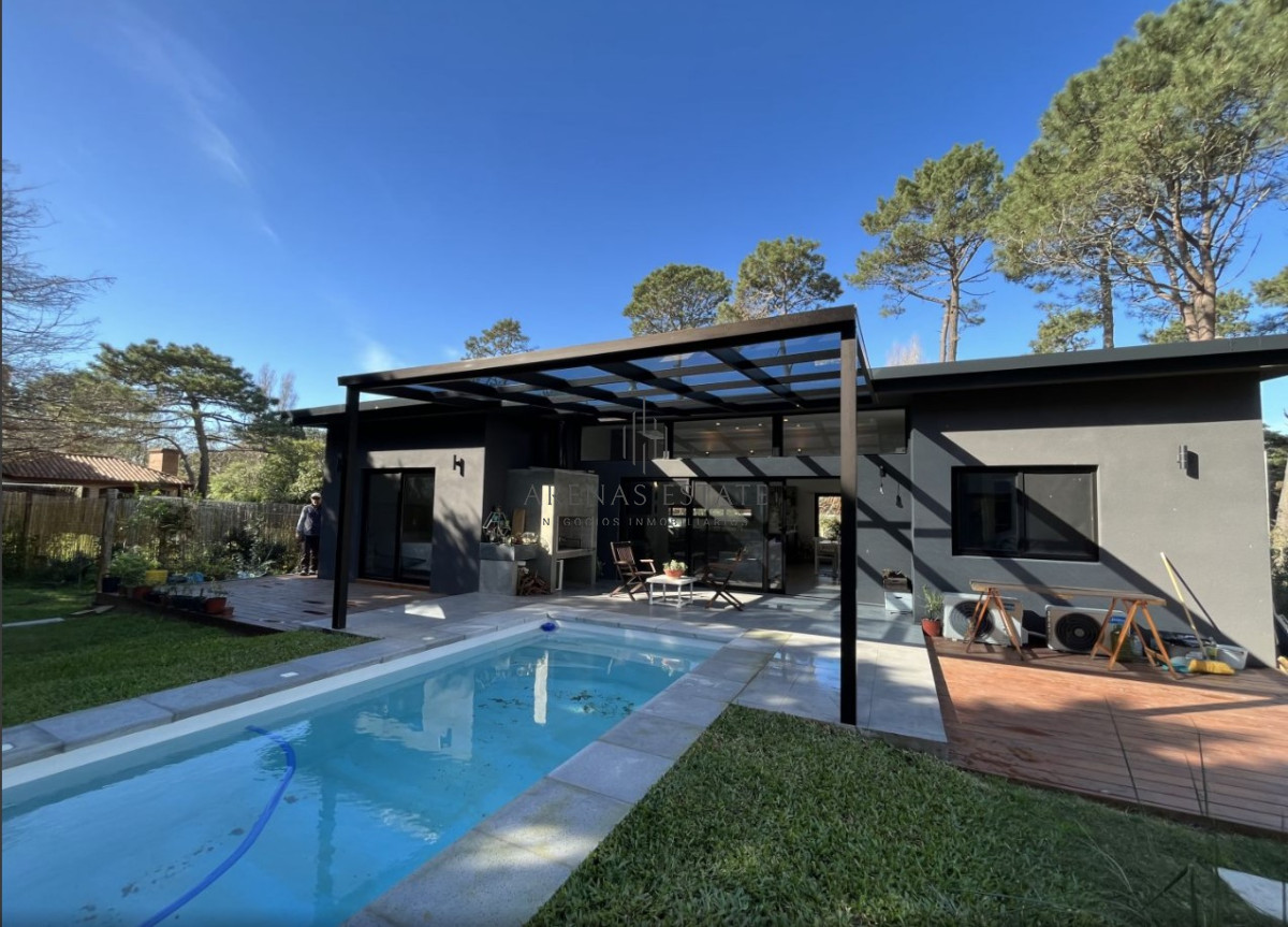 Casa ID.2909 - Vende casa en espectacular estado, Punta del Este 