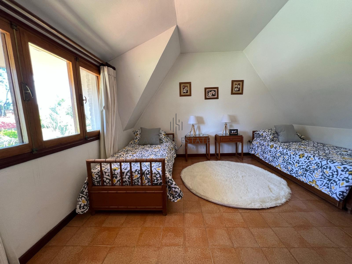 Casa ID.3260 - Vende casa de 3 dormitorios en Playa Brava, Punta del Este