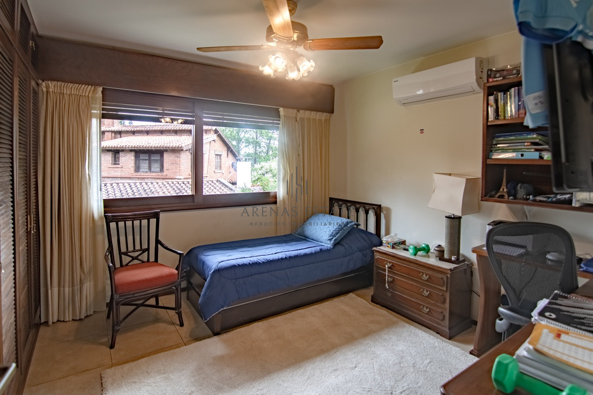 Casa ID.2870 - Casa de gran tamaño ubicada en zona de paz y tranquilidad.