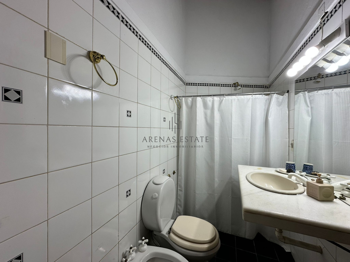 Casa ID.2954 - Vende casa de 4 dormitorios con piscina y gran parque en Golf, Punta del Este