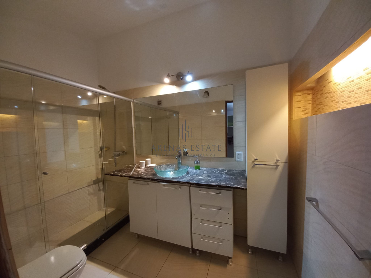 Casa ID.2436 - Vende casa de 3 dormitorios totalmente reformada. Con piscina climatizada. Cerca de colegios, Punta del Este 