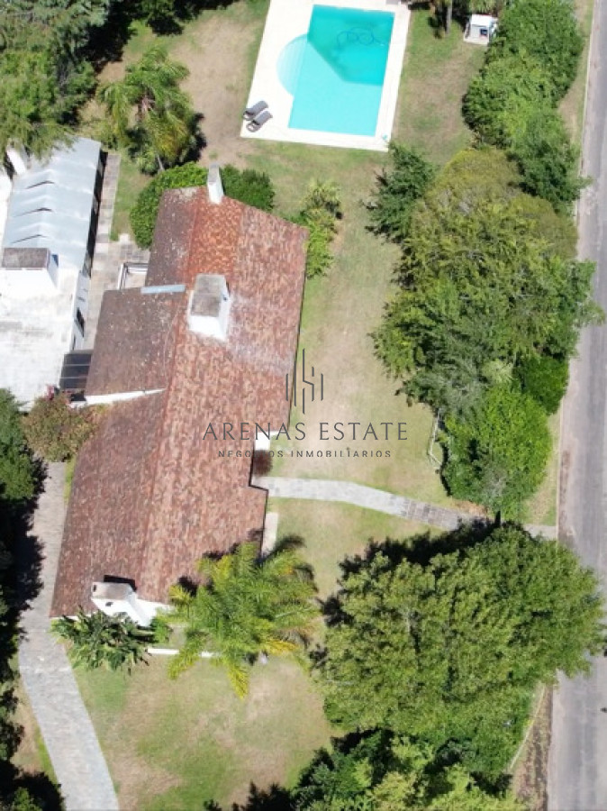 Casa ID.3958 - En venta casa en Barrio Golf, Punta del Este de 6 dormitorios.