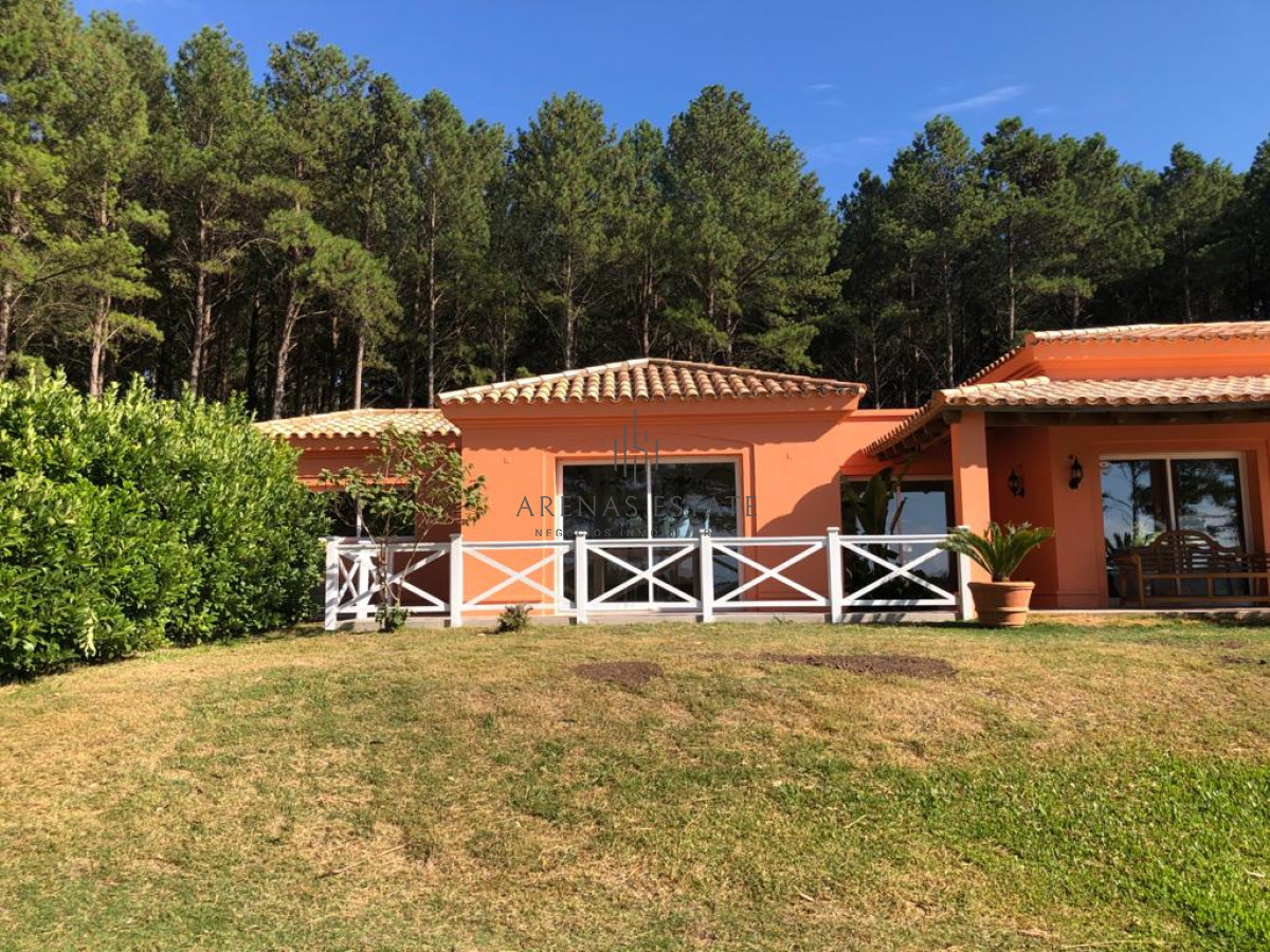 Casa ID.4008 - CASA CON ESTILO Y DISEÑO