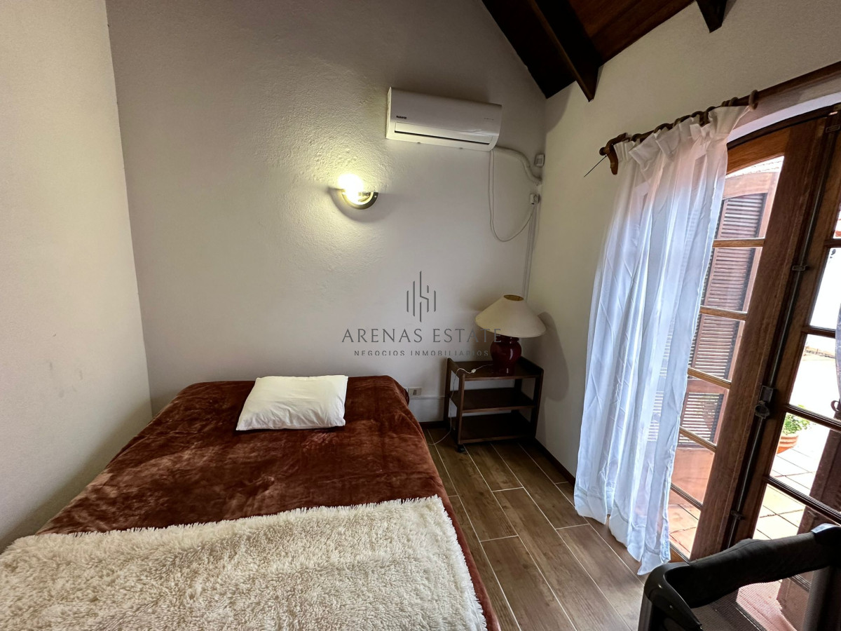 Casa ID.2954 - Vende casa de 4 dormitorios con piscina y gran parque en Golf, Punta del Este