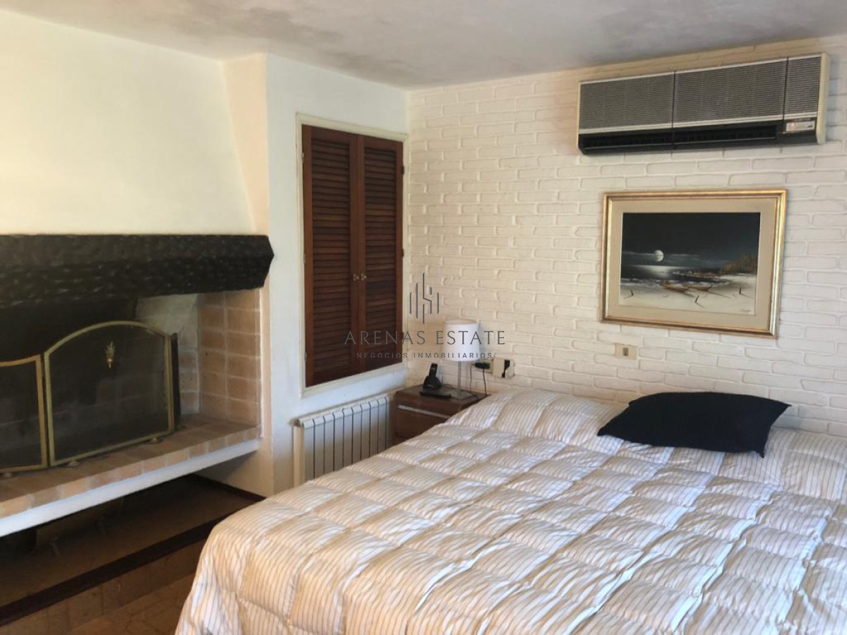Casa ID.2871 - Muy buena propiedad en venta, 5 dormitorios en barrio Cantegril, Punta del Este 