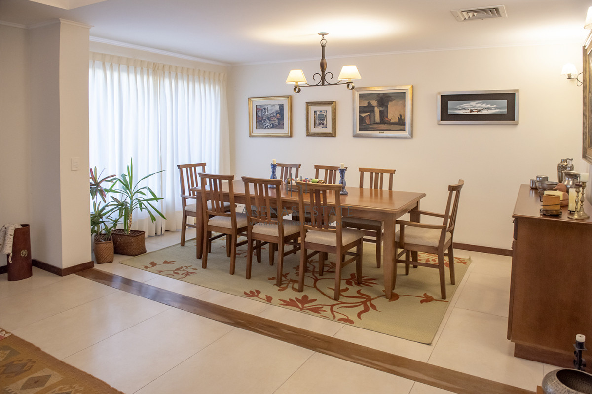 Casa ID.3957 - Vende casa en Playa Mansa, Punta del Este