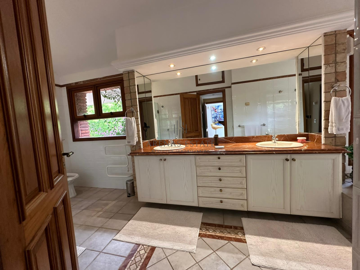 Casa ID.2387 - Propiedad exclusiva ubicada en Golf, Punta del este 