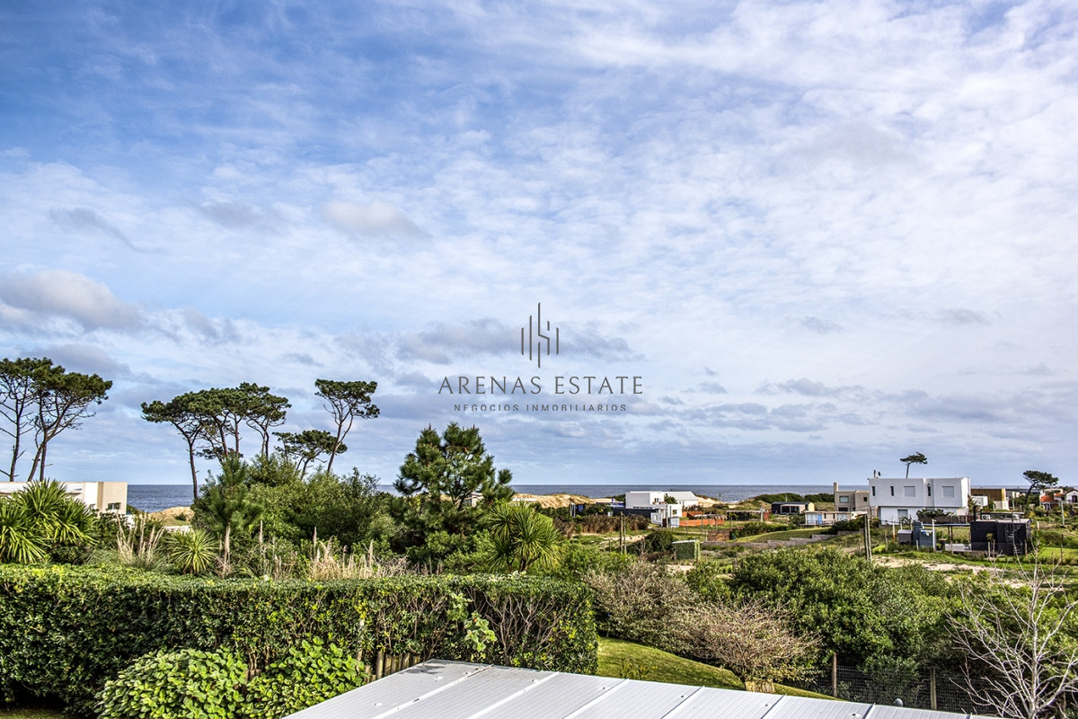 Casa ID.3304 - Casa en Venta de 4 dormitorios en Chihuahua , Punta del este 