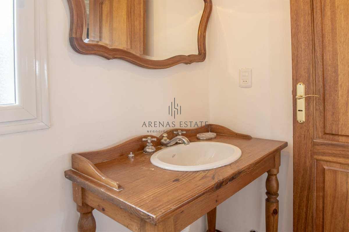 Casa ID.3304 - Casa en Venta de 4 dormitorios en Chihuahua , Punta del este 
