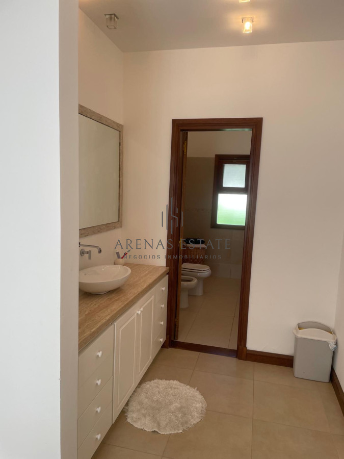 Casa ID.4007 - Vende impresionante casa en Punta Ballena de 2 dormitorios.