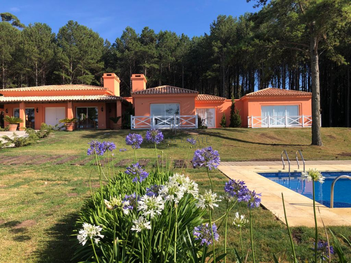 Casa ID.4008 - CASA CON ESTILO Y DISEÑO