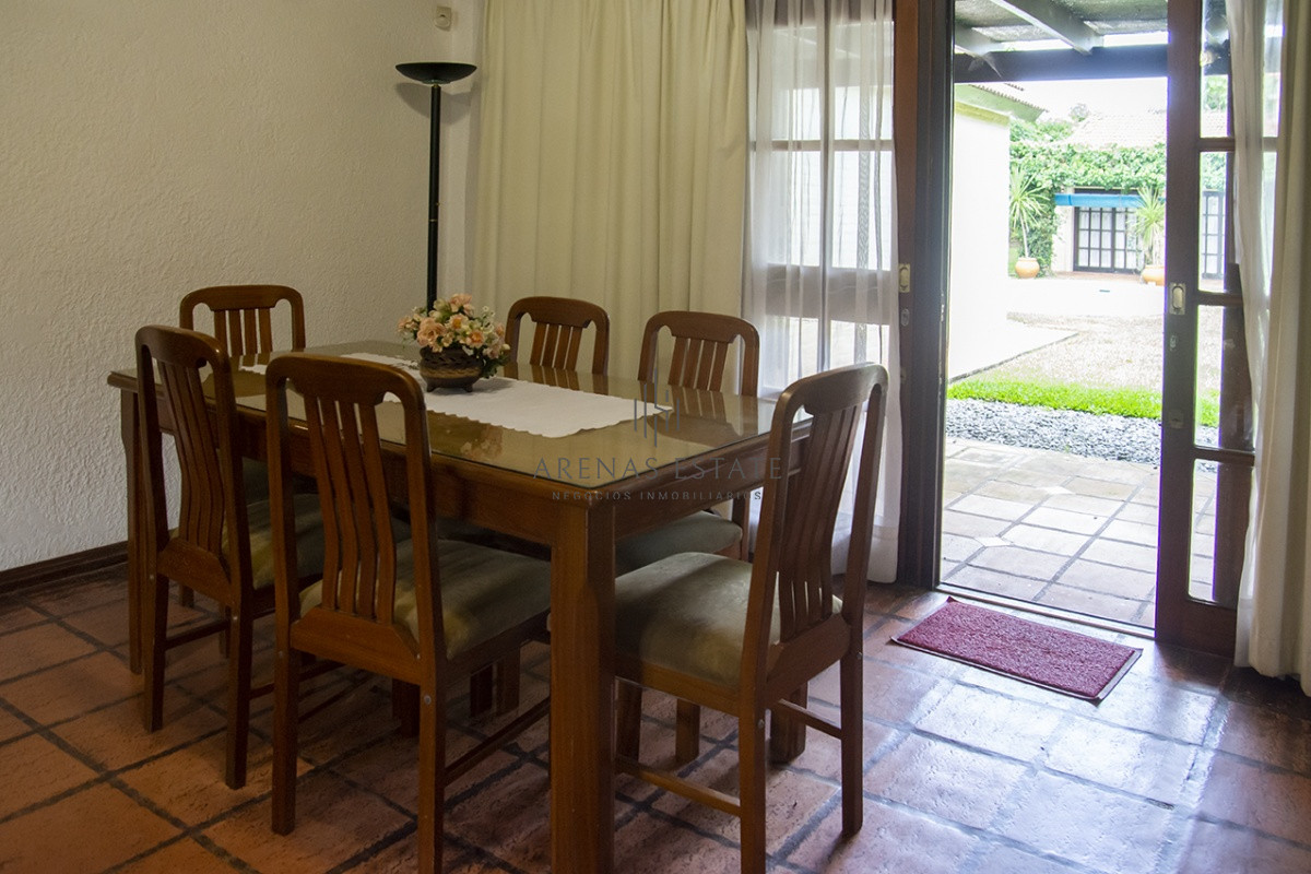 Casa ID.2841 - Casa en Venta de 3 dormitorios en Cantegril , Punta del este , Maldonado 