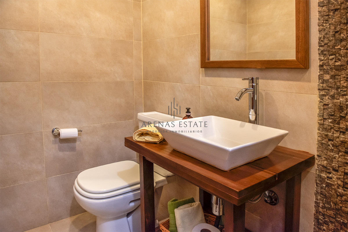 Casa ID.3957 - Vende casa en Playa Mansa, Punta del Este