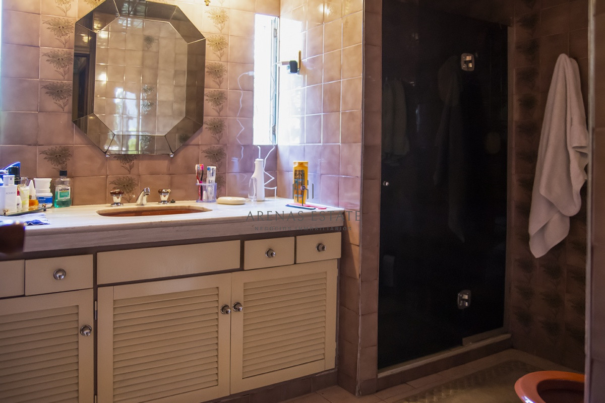 Casa ID.2418 - Hermosa casa en venta a pocos metros del mar.