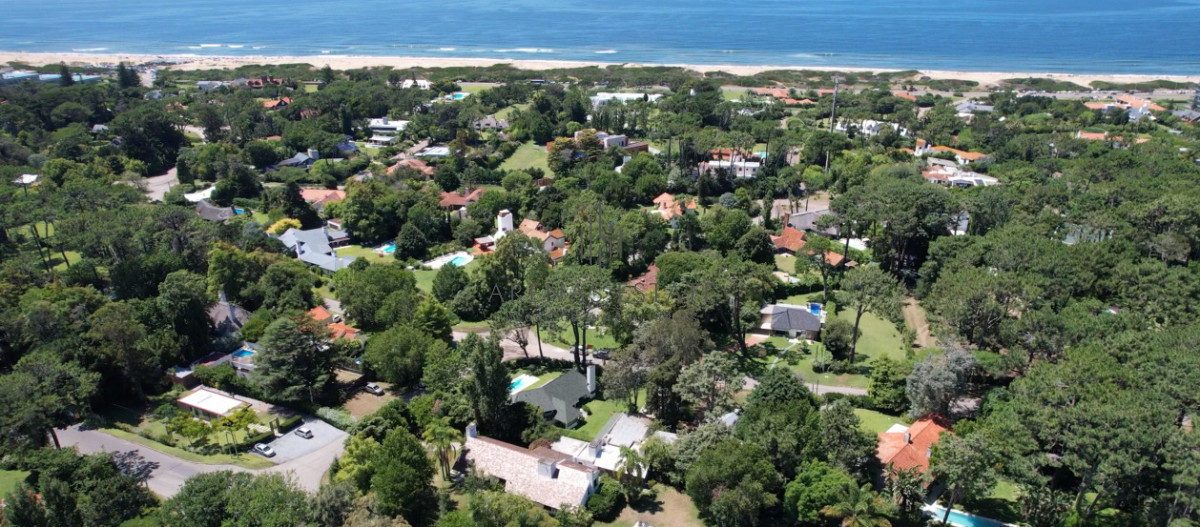 Casa ID.3958 - En venta casa en Barrio Golf, Punta del Este de 6 dormitorios.