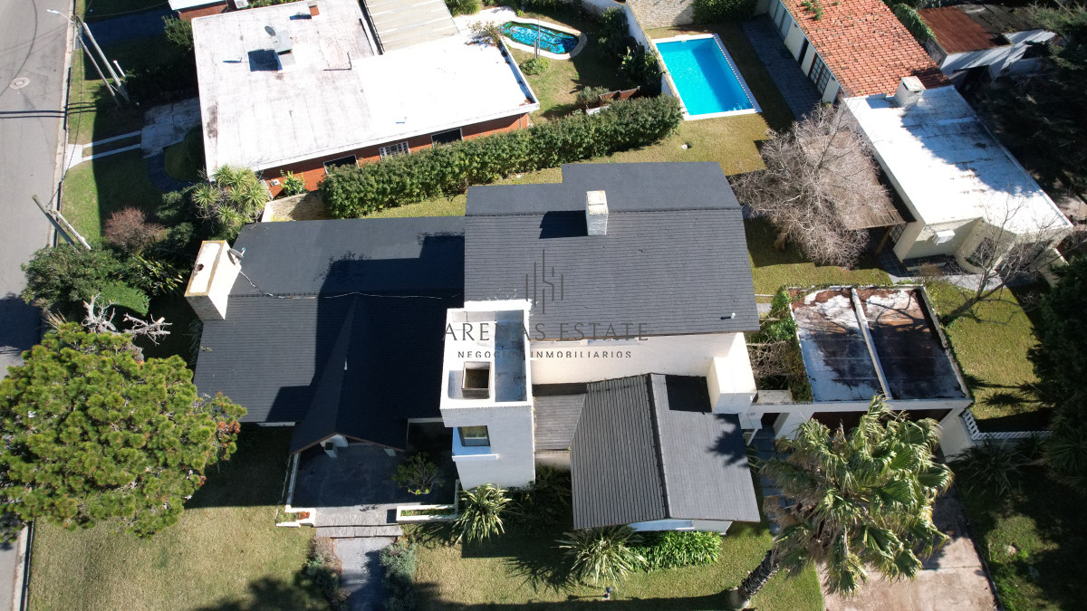 Casa ID.3949 - VENDE EXCELENTE CASA DE 4 DORMITORIOS EN PLAYA MANSA, PUNTA DEL ESTE 