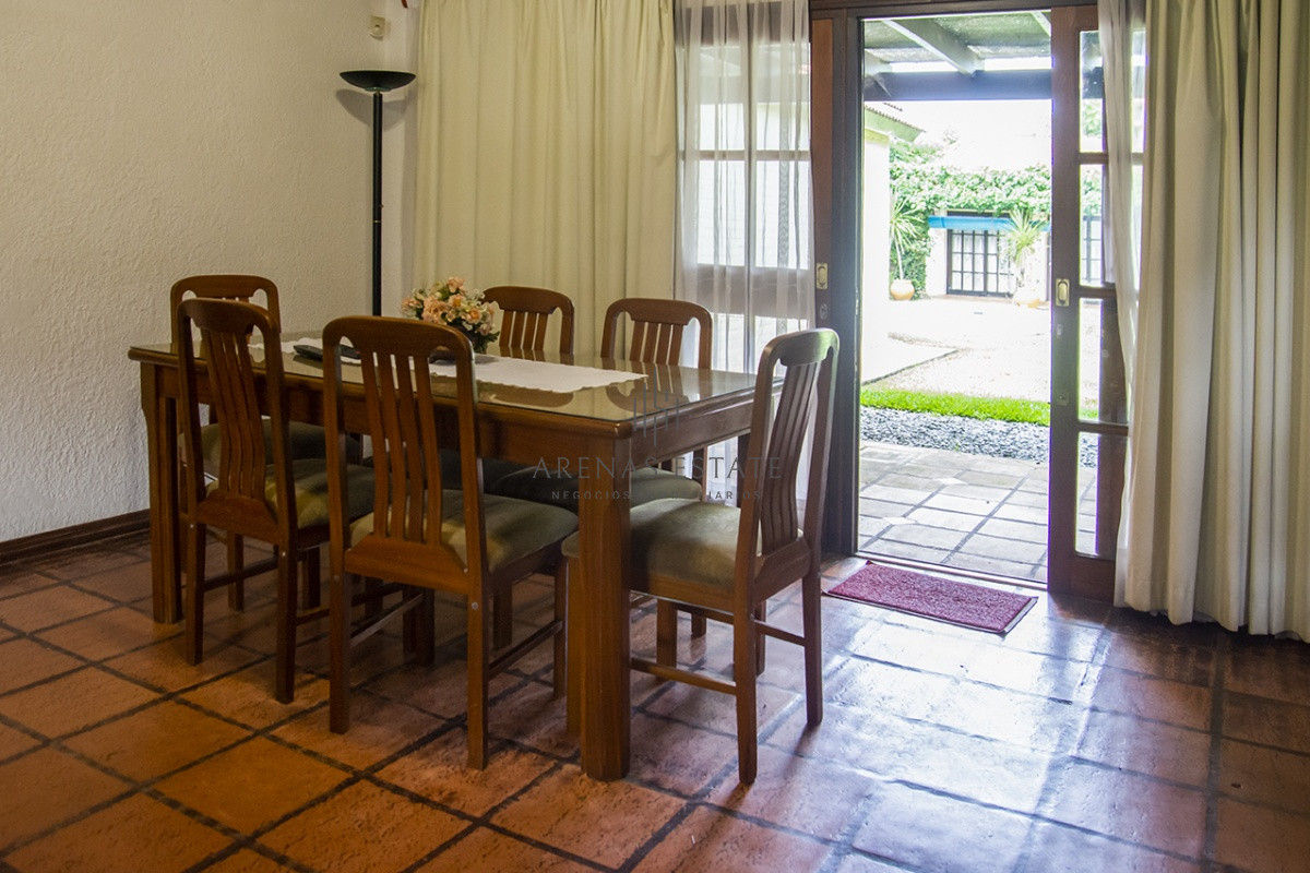 Casa ID.2841 - Casa en Venta de 3 dormitorios en Cantegril , Punta del este , Maldonado 