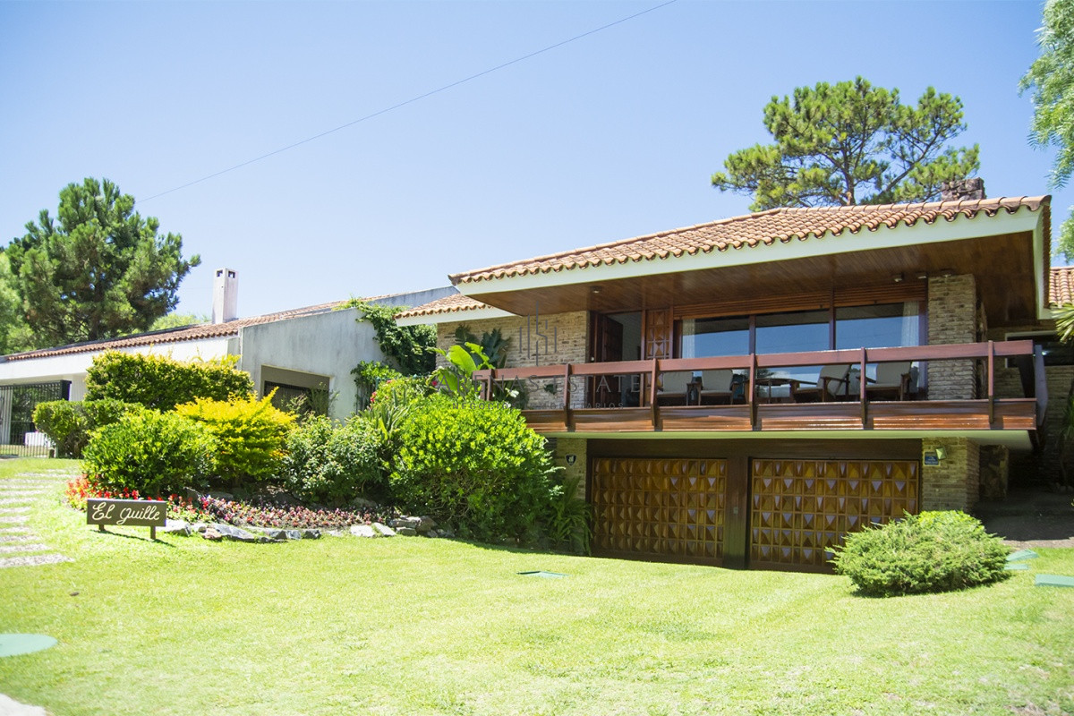 Casa ID.2418 - Hermosa casa en venta a pocos metros del mar.