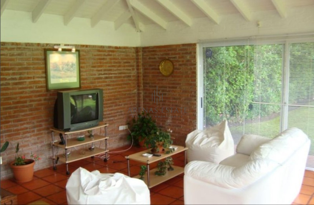Casa ID.2865 - Hermosa casa en venta de 5 dormitorios.