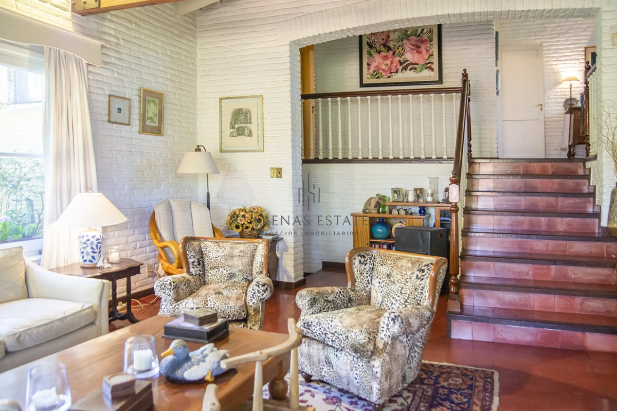 Casa ID.2421 - VENDE CASA DE 3 DORMITORIOS EN PLAYA MANSA, CON AMPLIO TERRENO EN PUNTA DEL ESTE