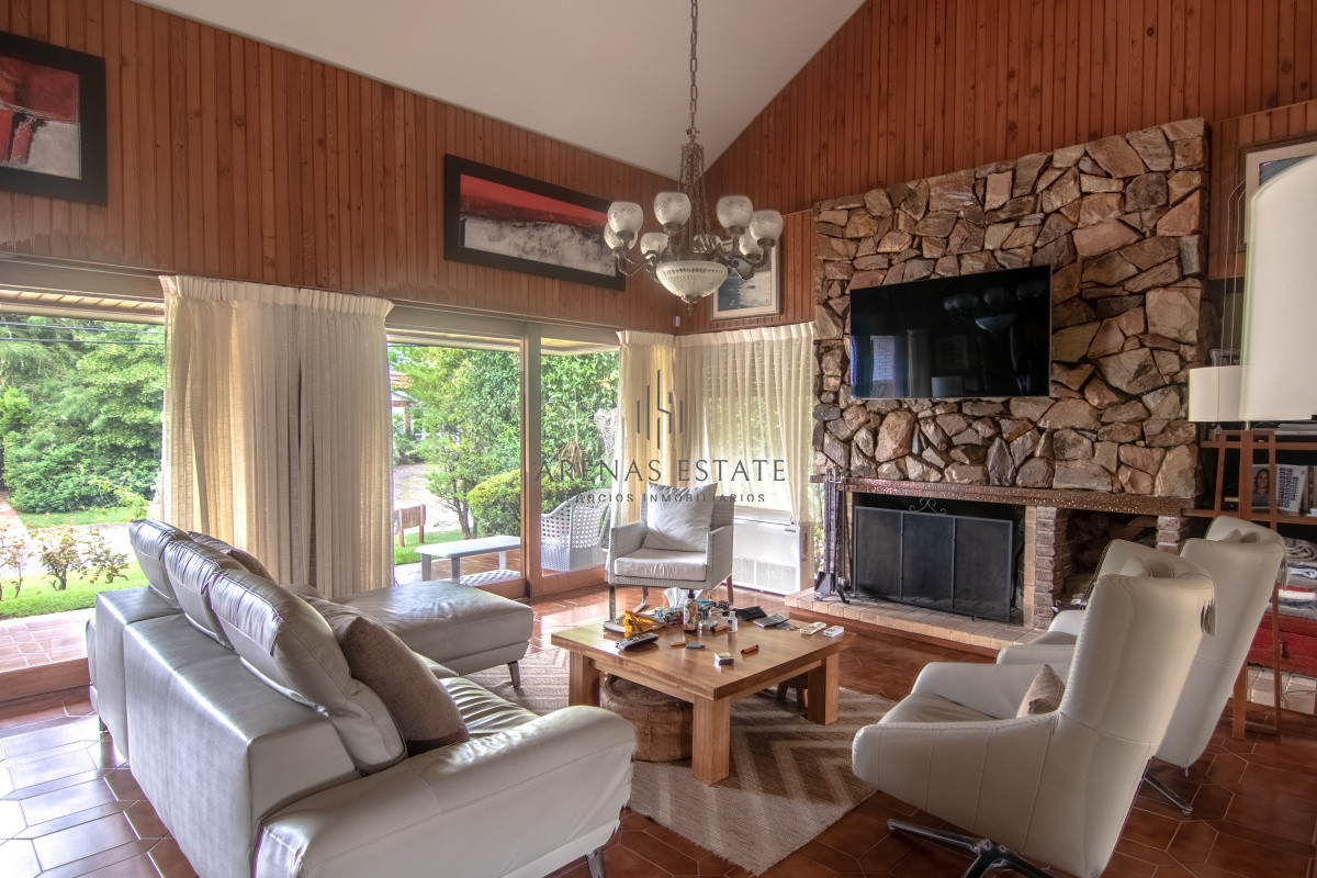 Casa ID.2870 - Casa de gran tamaño ubicada en zona de paz y tranquilidad.