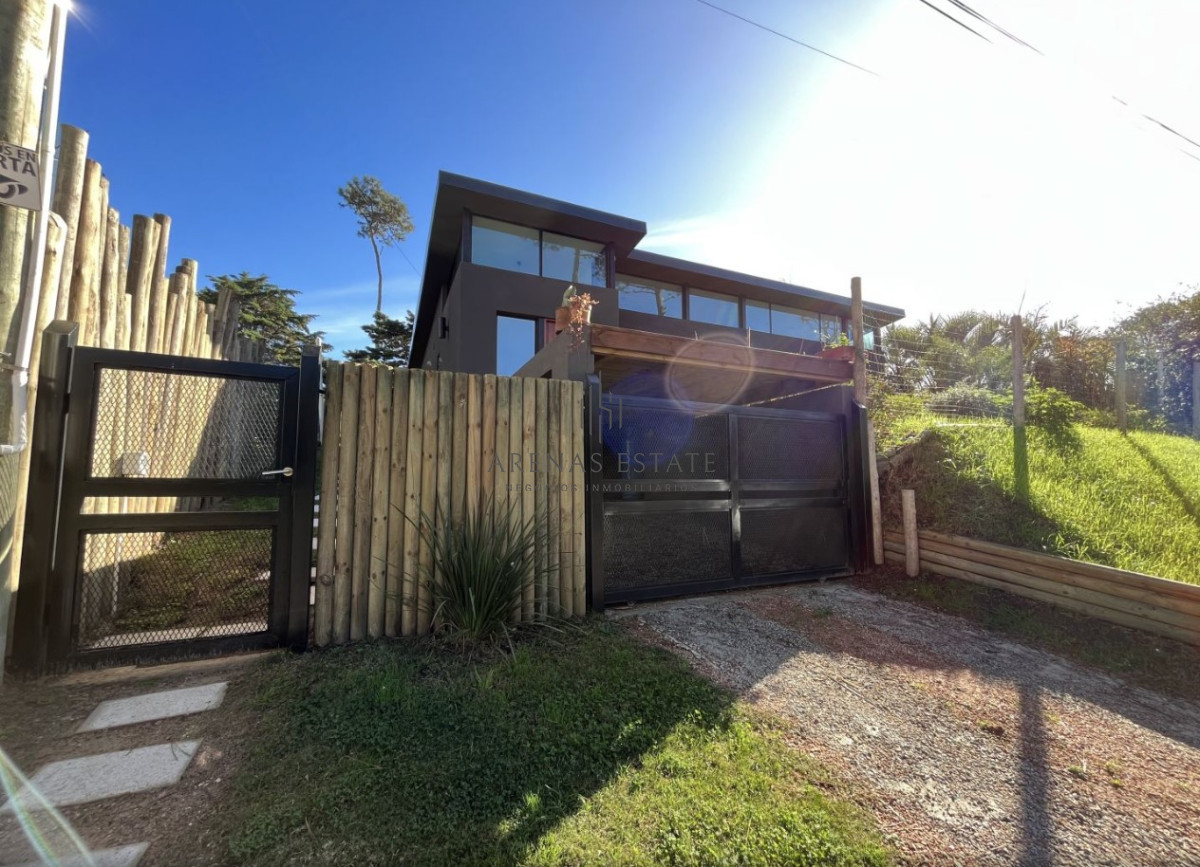 Casa ID.2909 - Vende casa en espectacular estado, Punta del Este 