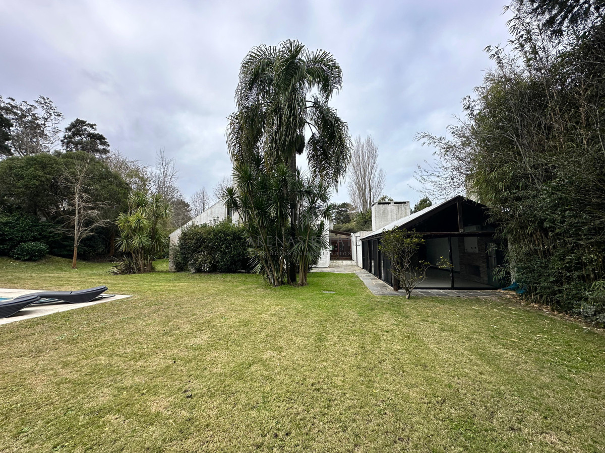 Casa ID.3958 - En venta casa en Barrio Golf, Punta del Este de 6 dormitorios.